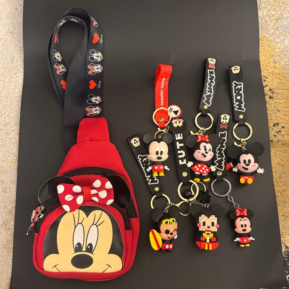 New Huge lot Minnie Mickey Mouse crossbody bag and 4D character keychains set